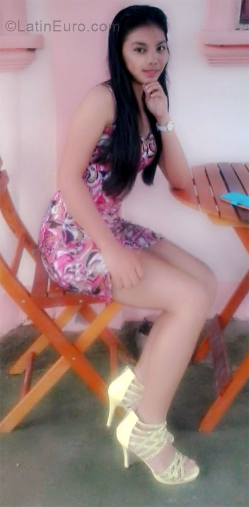 Date this gorgeous Philippines girl Adelin from Manila PH736