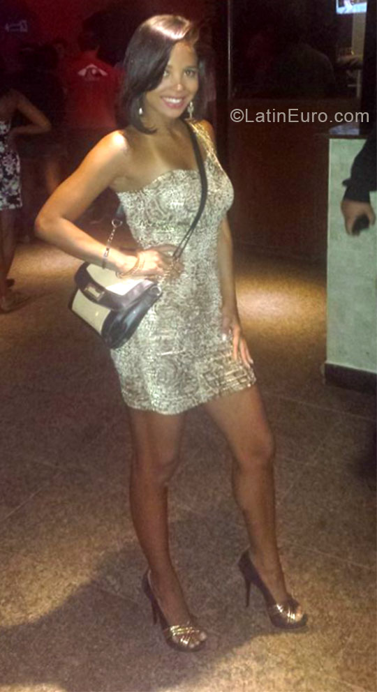 Date this attractive Brazil girl Samyra from Rio De Janeiro BR9129