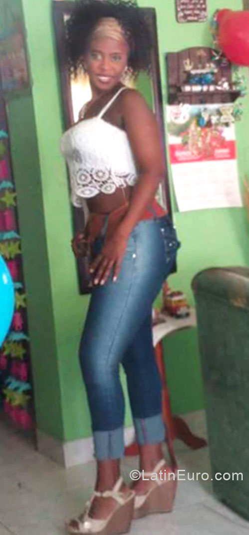 Date this good-looking Colombia girl Rubi from Cali CO16907