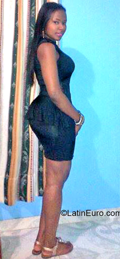 Date this happy Colombia girl Leidy from Cali CO16599