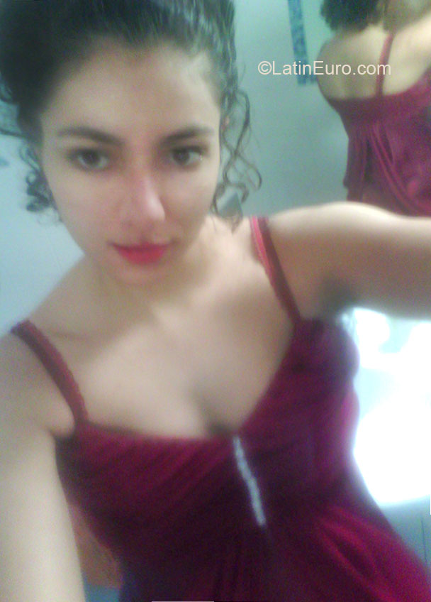 Date this hot Italy girl Amanda from Rome IT237