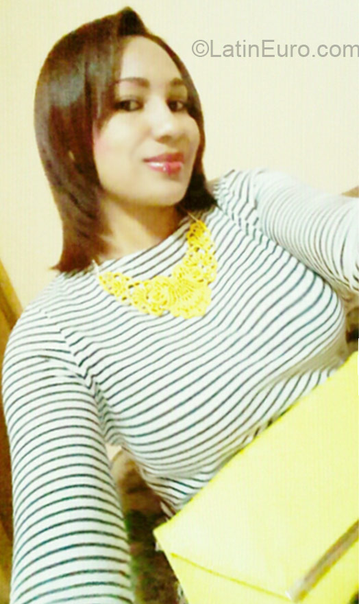 Date this athletic Honduras girl Alina from La Ceiba HN1393