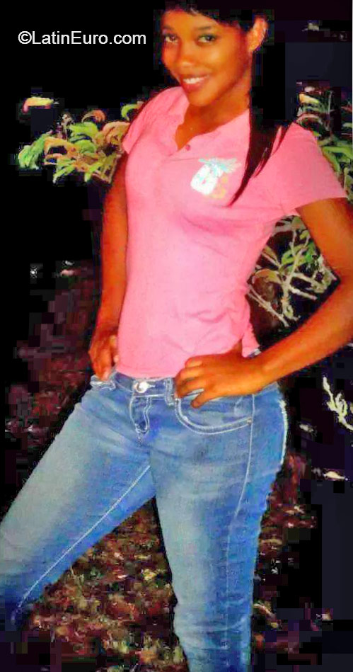 Date this hot Colombia girl Andrea from Cali CO16721