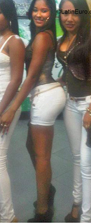 Date this foxy Dominican Republic girl Daniela from Santo Domingo DO25466