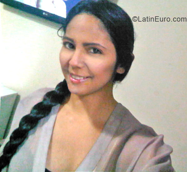 Date this athletic Colombia girl Joan from Bogota CO16767