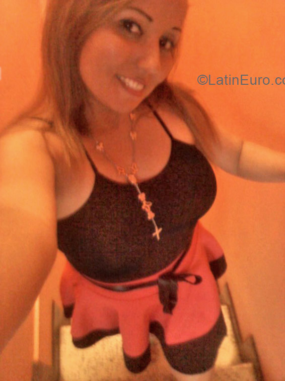 Date this pretty Colombia girl Fagh from Ibague CO16792