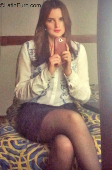 Date this lovely Colombia girl Cati from Bogota CO16807