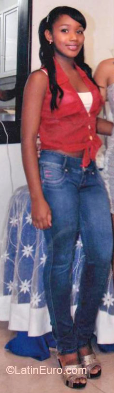 Date this lovely Colombia girl Yineth from Cali CO16809