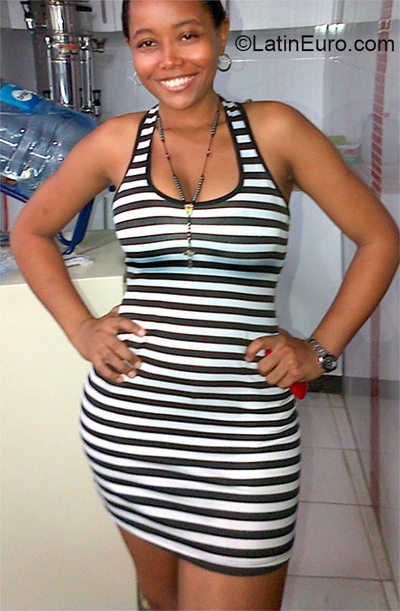 Date this good-looking Colombia girl Helena from Medellin CO16820