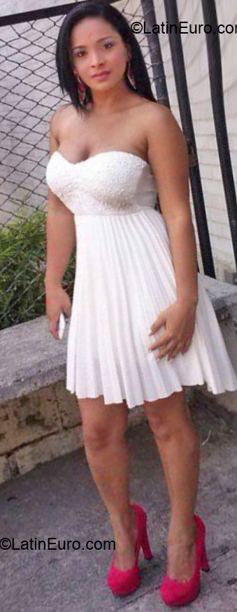 Date this attractive Colombia girl Nelcy from Medellin CO16840