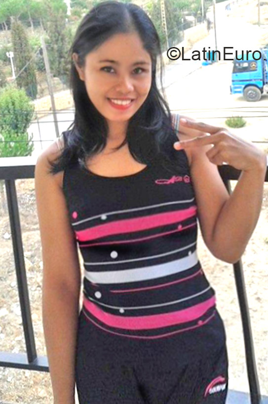 Date this lovely Saudi Arabia girl Cherry from Riyadh SA17