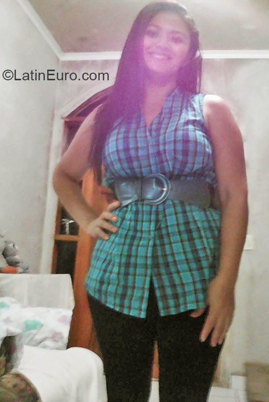Date this attractive Honduras girl Karen from Puerto Cortes HN1437