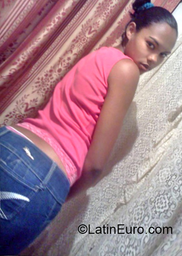 Date this sultry Dominican Republic girl Naslie from San francisco de macoris DO21211
