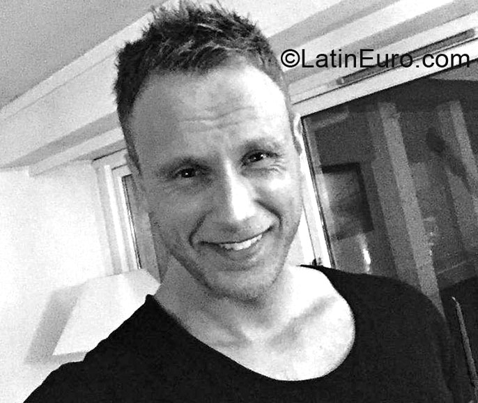 Date this voluptuous Colombia man AndresNorway from Bogota CO16898