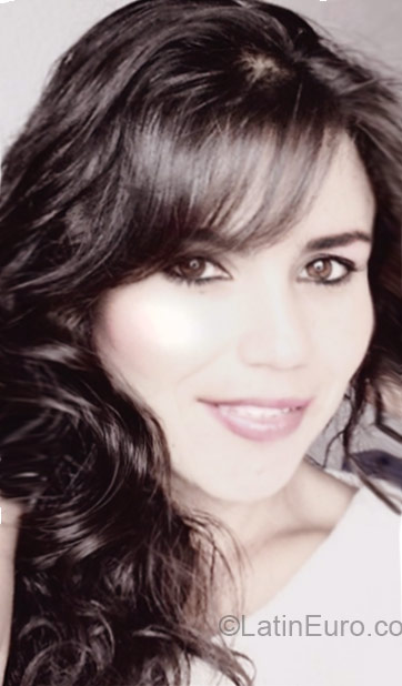 Date this gorgeous Colombia girl Elitia from Bogota CO16930