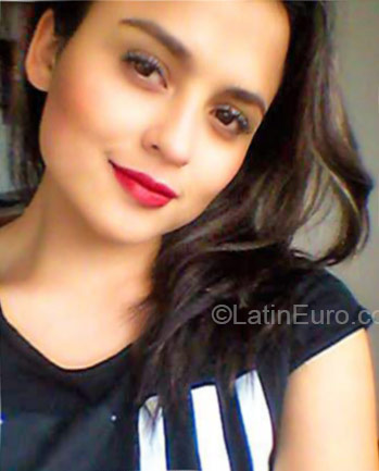 Date this nice looking Colombia girl Monica from Bogota CO16932