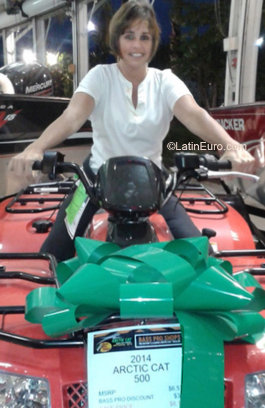 Date this georgeous Venezuela girl Carolina from Carcas VE407