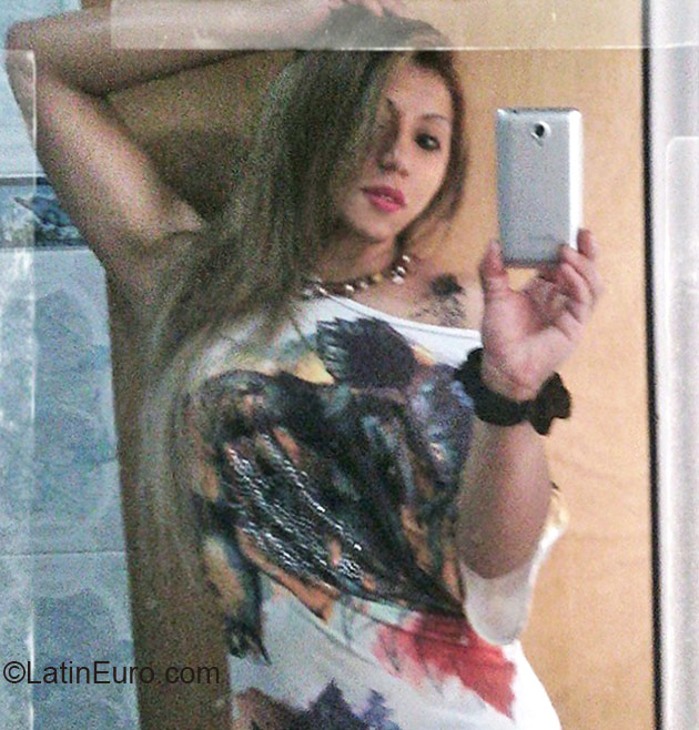 Date this nice looking Colombia girl Diana from Bogota CO16977