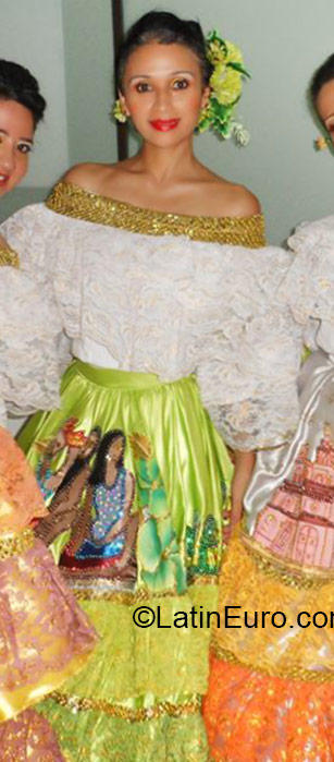 Date this nice looking Colombia girl Ingrid from Bogota CO17009