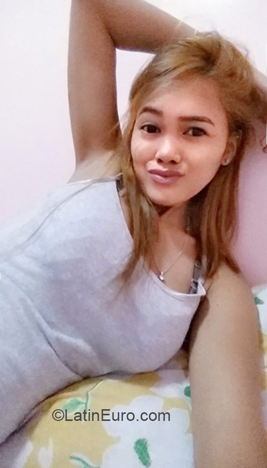 Date this charming Philippines girl Rose from Bataan PH753