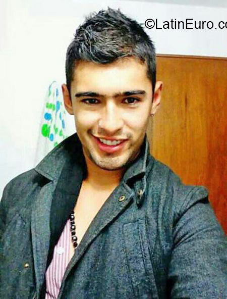 Date this georgeous Colombia man Miguel Angel Su from Bogota CO17033