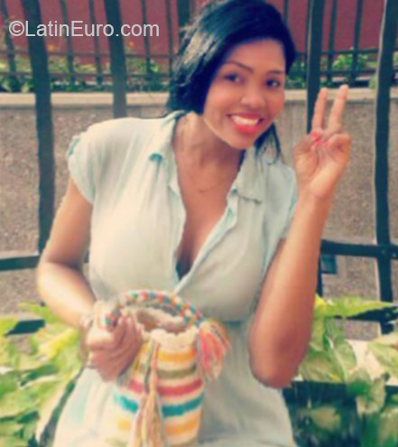 Date this foxy Colombia girl Luchi from Barranquilla CO17036