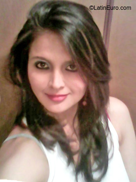 Date this nice looking Colombia girl Danny from Bogota CO17038