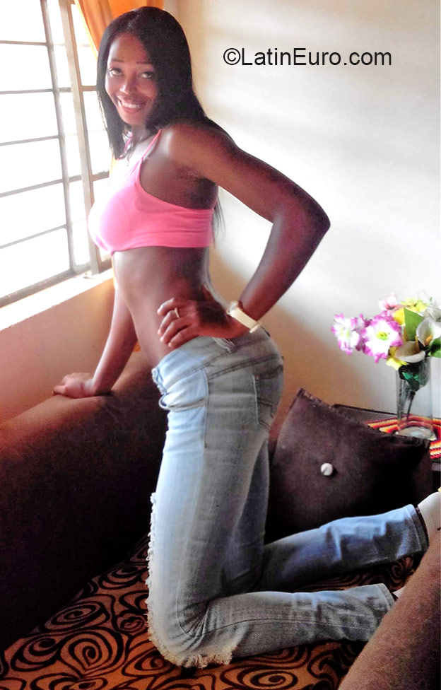 Date this hard body Colombia girl Mayerlin from Cali CO17057