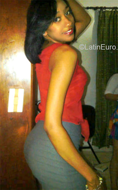 Date this beautiful Dominican Republic girl Tania from Santiago DO21573