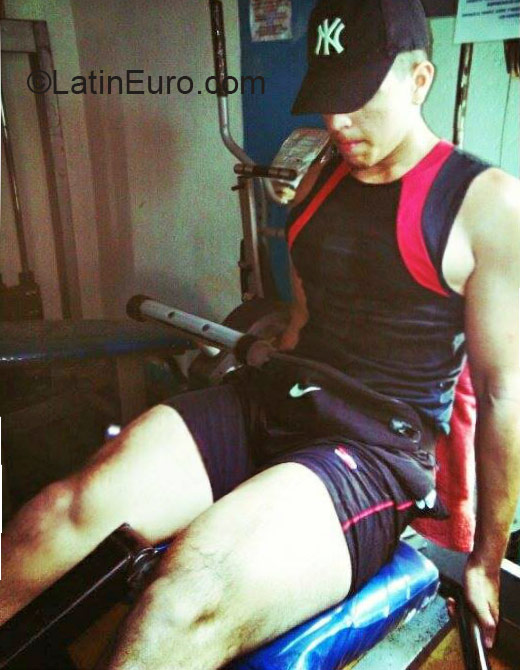 Date this young Colombia man Tico from Cali CO17076