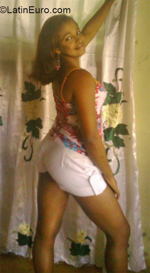 Date this hard body Dominican Republic girl Nikaury from San francisco de macoris DO21598