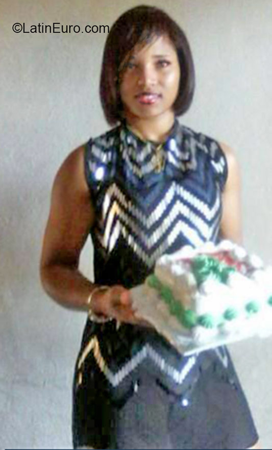 Date this gorgeous Dominican Republic girl Ana from Santo Domingo DO21627