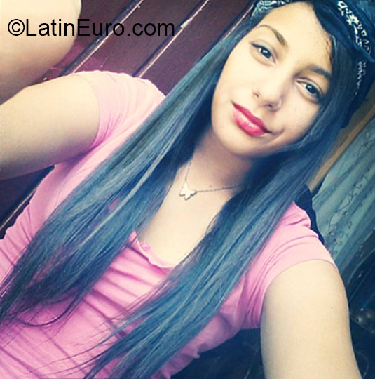 Date this happy Dominican Republic girl Yarlenes from Santiago DO21632