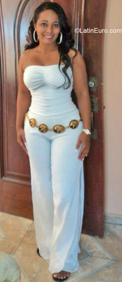Date this beautiful Dominican Republic girl Carolina from San Cristobal DO21661