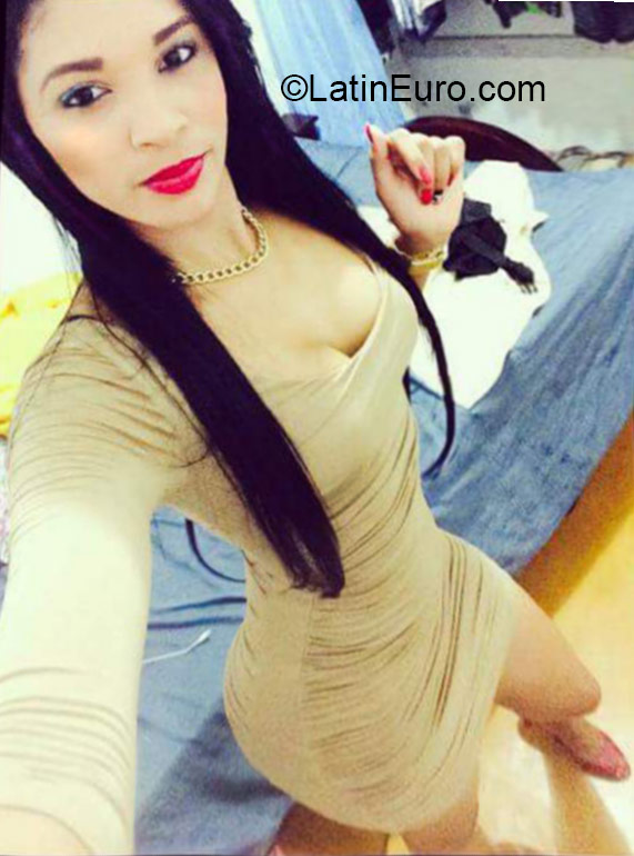 Date this foxy Dominican Republic girl Katherine from Santiago DO21664