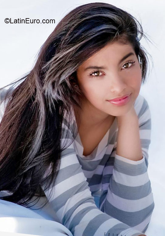 Date this hard body Venezuela girl Carolina from Merida VE435