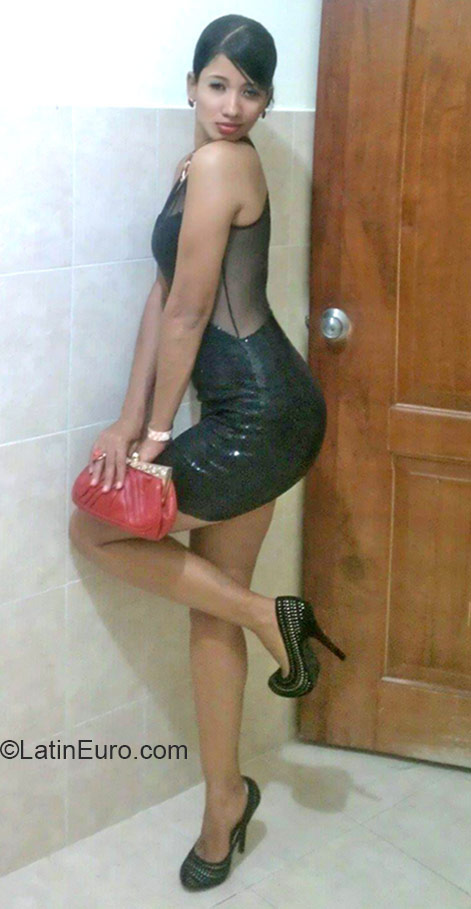 Date this exotic Dominican Republic girl Lorena from Santo Domingo DO21694