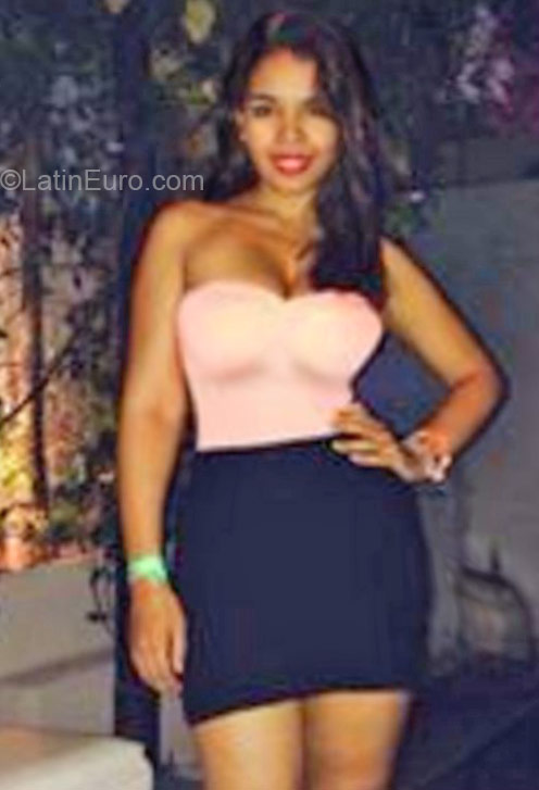 Date this sultry Colombia girl Kittycolombana from Barranquilla CO17151