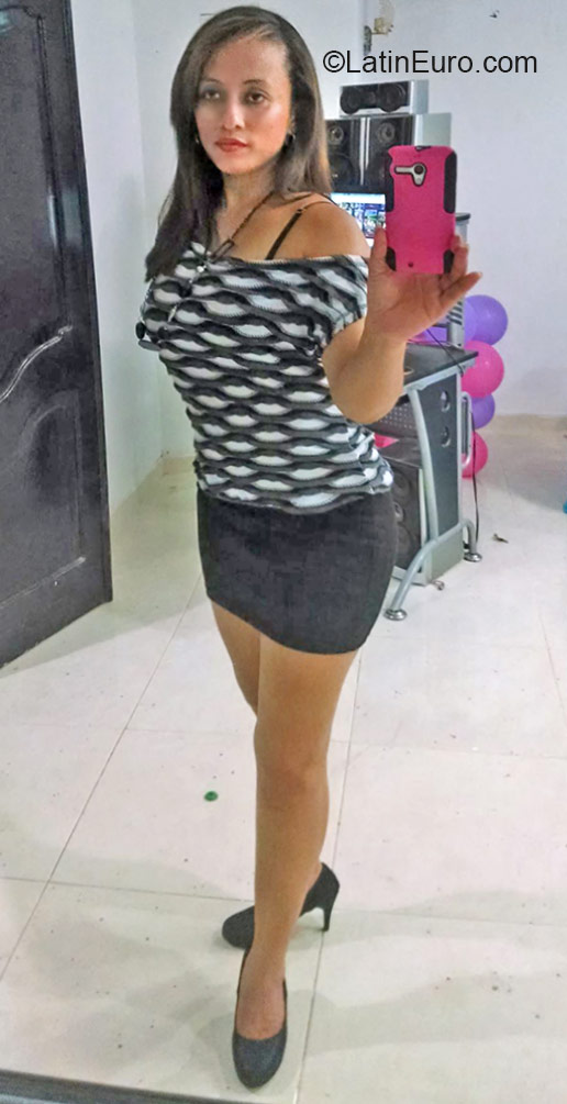Date this sultry Colombia girl Loly from Lorica CO17159