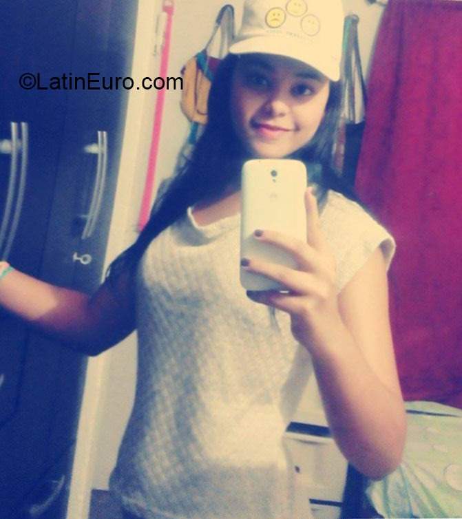 Date this attractive Colombia girl Edys from Santa Marta CO17174