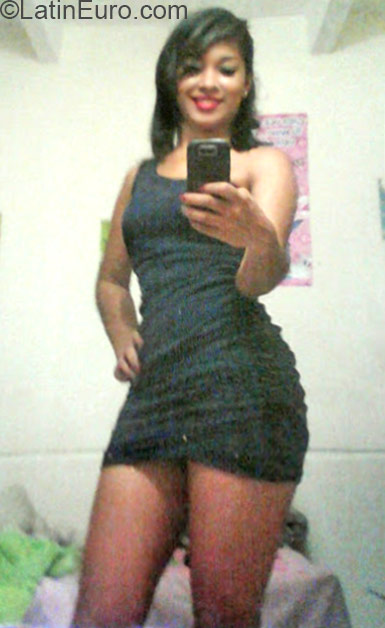 Date this hard body Colombia girl Silvana from Medellin CO17175