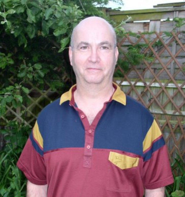 Date this sultry United Kingdom man Laurie from New Malden PH761