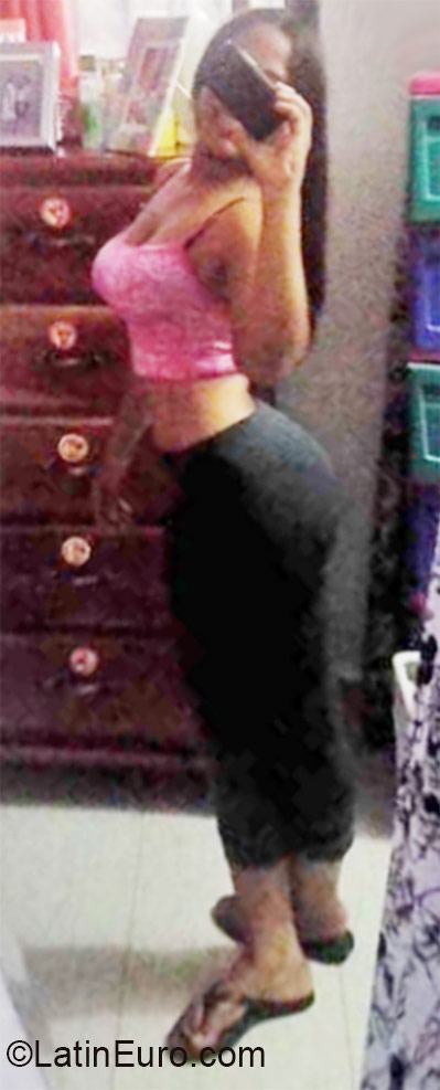 Date this happy Dominican Republic girl Yesenia from Bonao DO21816