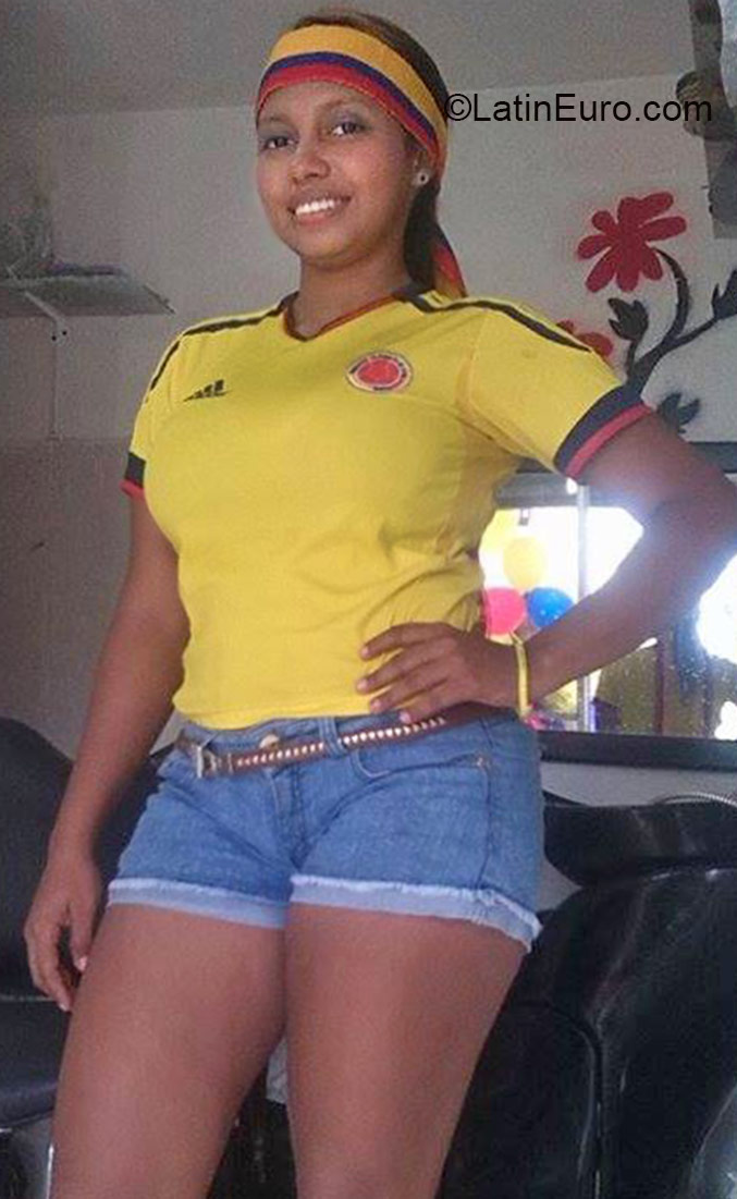 Date this fun Colombia girl Lurenes from Cartagena CO17492