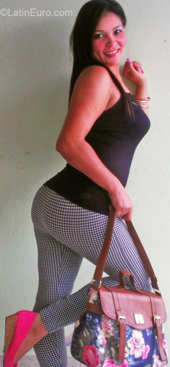 Date this fun Dominican Republic girl Ana from Santo Domingo DO21956