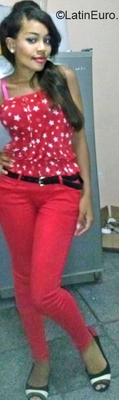 Date this athletic Dominican Republic girl Carolina from Santo Domingo DO21974