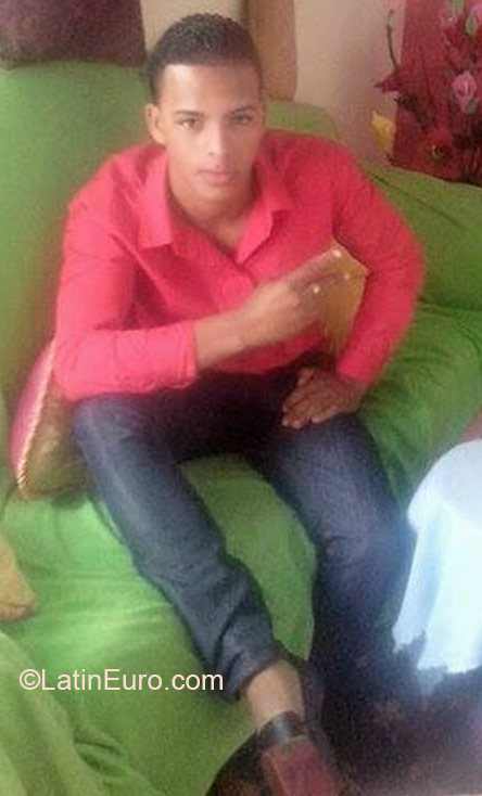 Date this voluptuous Dominican Republic man Yendri from Santo Domingo DO22077
