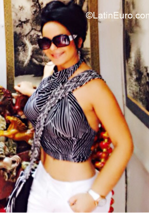 Date this hot Colombia girl Pilar from Bogota CO17368