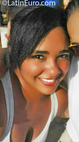 Date this pretty Colombia girl Eliana from Cartagena CO17395