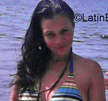 Date this nice looking Honduras girl Nohemie from La Ceiba HN1520